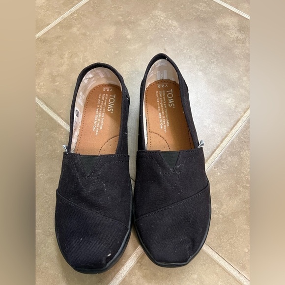 New Black Tom’s - Picture 3 of 8